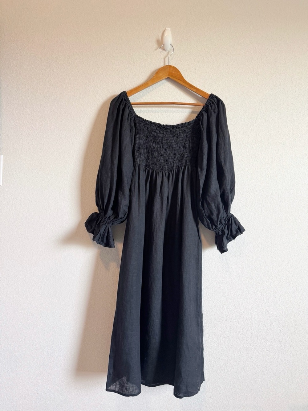 Sleeper Atlanta Black 100% Linen Off the Shoulder Smocked Maxi Dress Size Small